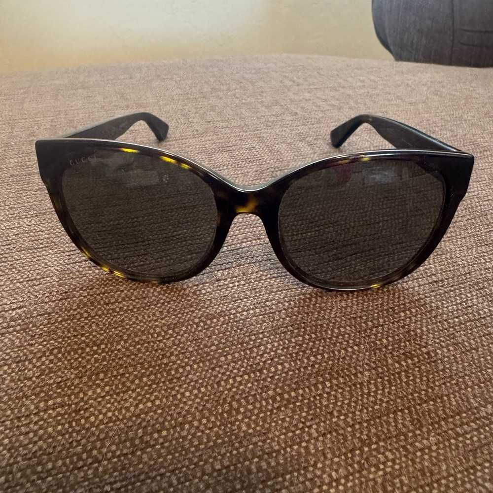Gucci Women's tortoise Sunglasses